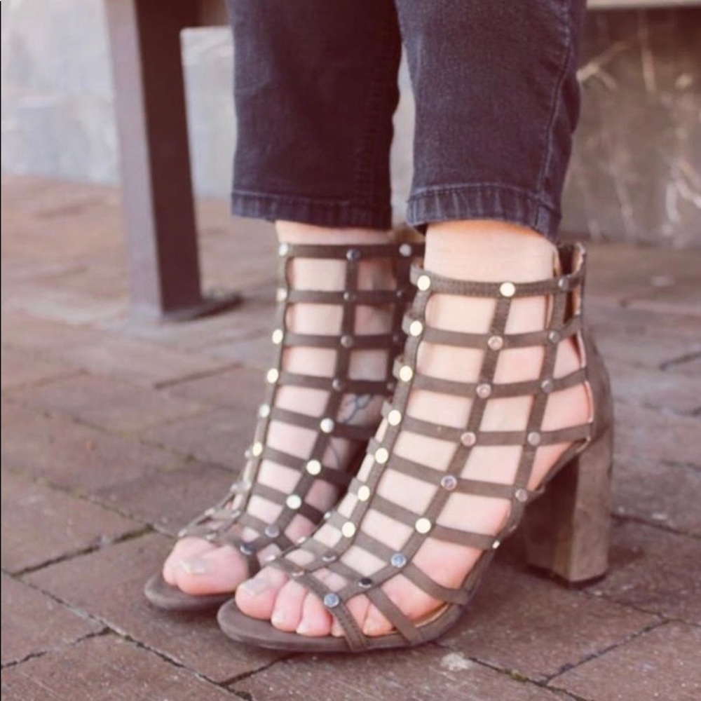 Report size 9 stud heel